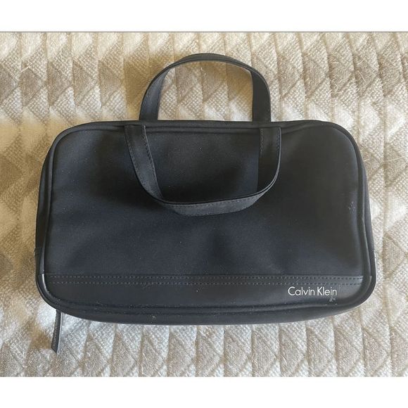 ✧ Just Like New ✧   CALVIN KLEIN ║  TRAVEL CASE - Picture 1 of 4